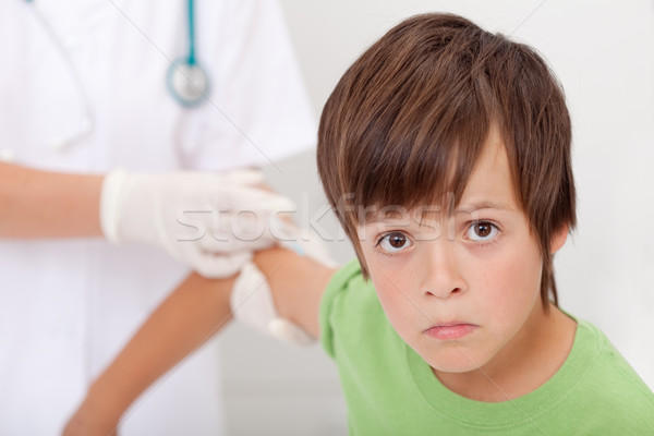 Triste ragazzo iniezione sanitaria mani medico Foto d'archivio © ilona75