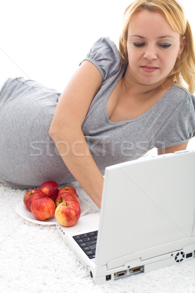 Terhes nő laptop almák dolgozik fektet padló Stock fotó © ilona75