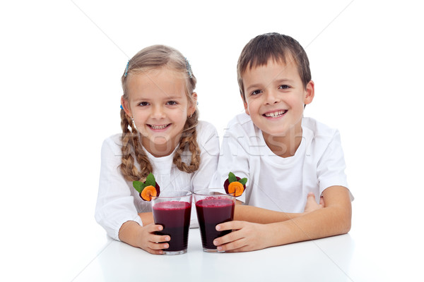 [[stock_photo]]: Heureux · enfants · fraîches · rouge · légumes · jus