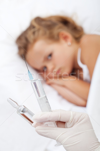 [[stock_photo]]: Enfant · vaccin · seringue · anxieux · petite · fille · fille
