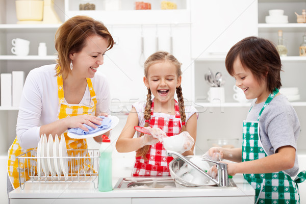 [[stock_photo]]: Enfants · mère · ensemble · cuisine