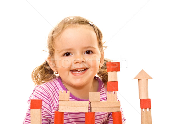 Fata de fericit prezinta in spatele turn constructii Imagine de stoc © ilona75