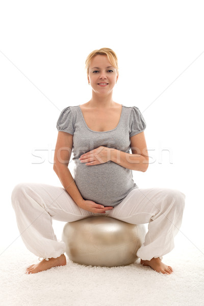 Mulher grávida sessão grande exercer bola belo Foto stock © ilona75