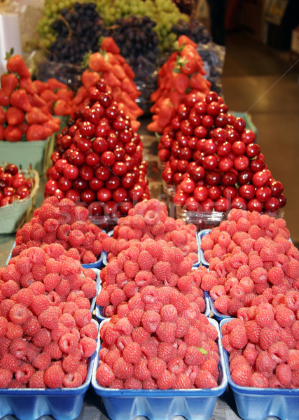 Kırmızı meyve taze durmak yaz model Stok fotoğraf © Imagecom