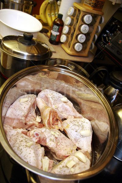 Pişirme tavuk çanak mutfak otel kırmızı Stok fotoğraf © Imagecom