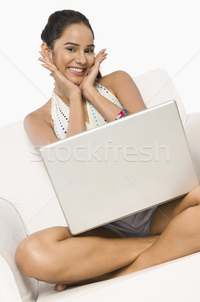 Kadın dizüstü bilgisayar kullanıyorsanız bakıyor heyecanlı gülümseme dizüstü bilgisayar Stok fotoğraf © imagedb