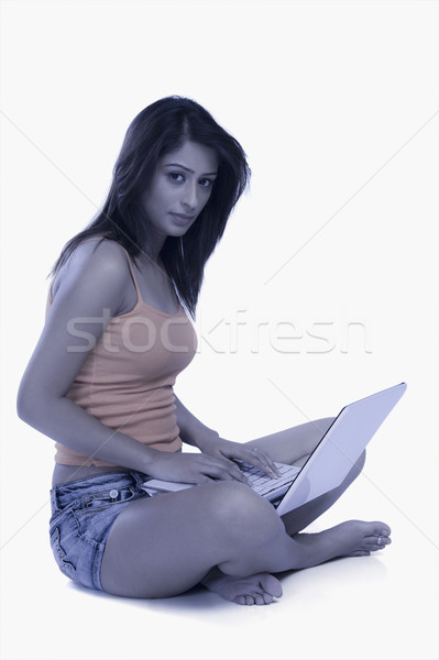 Nő laptopot használ technológia dolgozik kommunikáció fiatal Stock fotó © imagedb