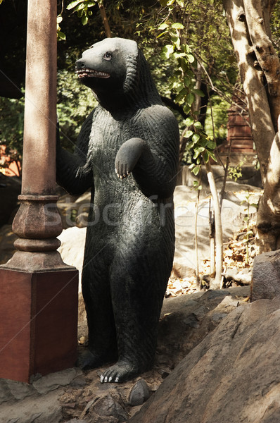 Statua orso tempio nuova delhi India albero Foto d'archivio © imagedb