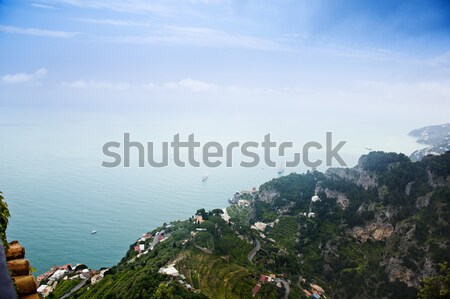 Mare vedere vilă apă munte nor Imagine de stoc © imagedb