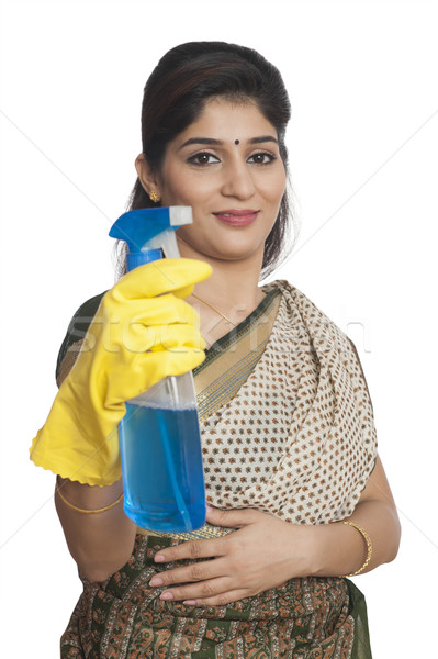 Portrait femme nettoyage fluide souriant [[stock_photo]] © imagedb