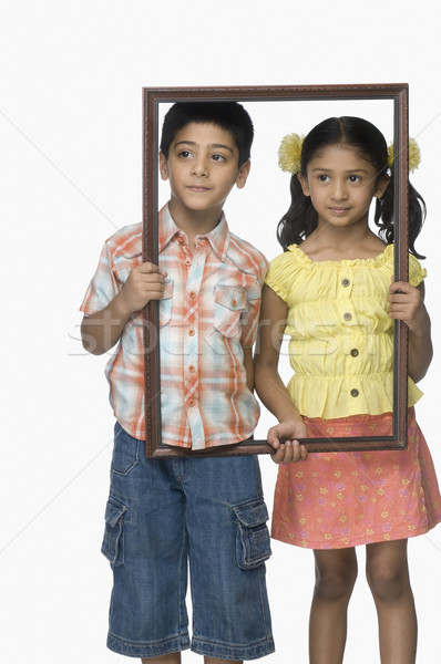 Mädchen Junge halten leer Bilderrahmen Kinder Stock foto © imagedb