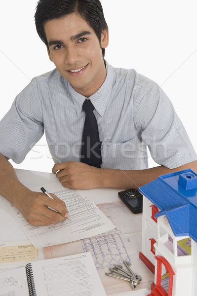 Ingatlanügynök költségvetést készít modell otthon üzlet iroda Stock fotó © imagedb