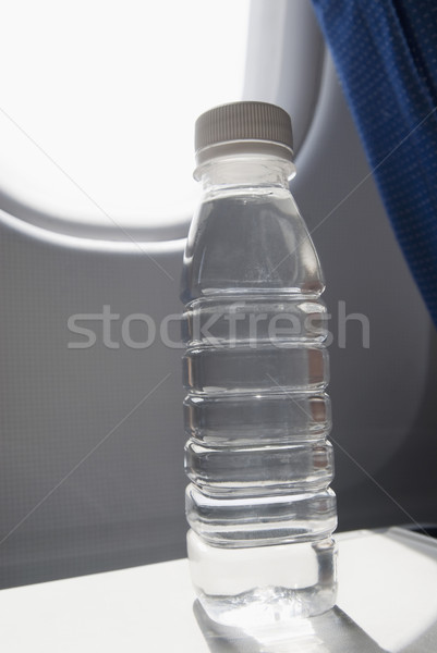 Une bouteille d'eau siège plateau avion new delhi Inde [[stock_photo]] © imagedb