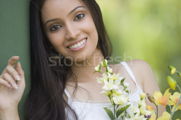 Portre genç kız buket çiçekler çiçek kız Stok fotoğraf © imagedb