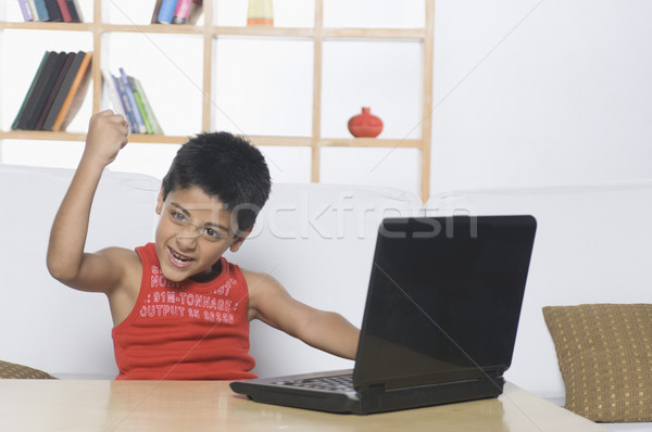 Ritratto ragazzo lavoro laptop computer sorriso Foto d'archivio © imagedb