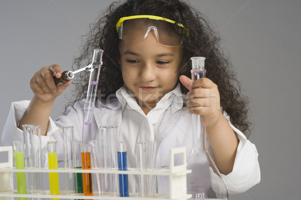 Stockfoto: Meisje · wetenschapper · kind · werken · wetenschap · laboratorium