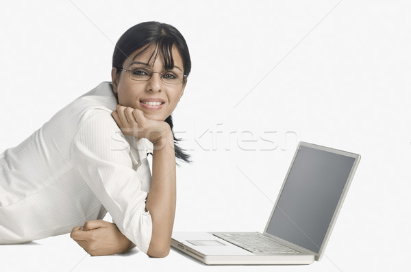 Kobieta laptop uśmiechnięty działalności biuro strony Zdjęcia stock © imagedb