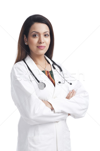 Femenino médico pie los brazos cruzados mujer felicidad Foto stock © imagedb