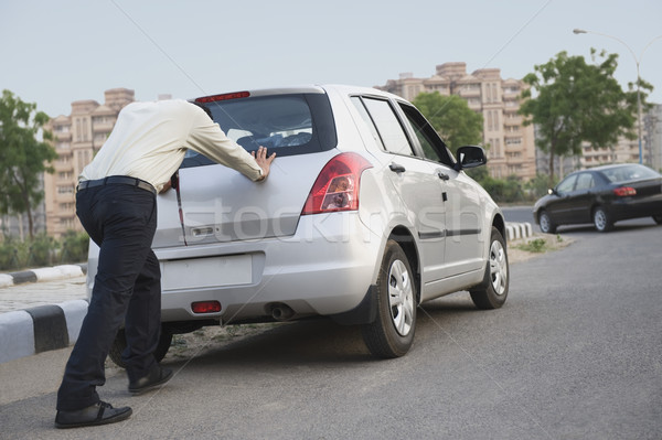 Foto stock: Empresário · empurrando · carro · homem · cidade · viajar