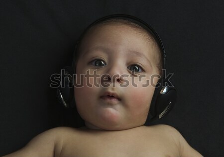 Bebek erkek dinleme teknoloji kulaklık fotoğrafçılık Stok fotoğraf © imagedb