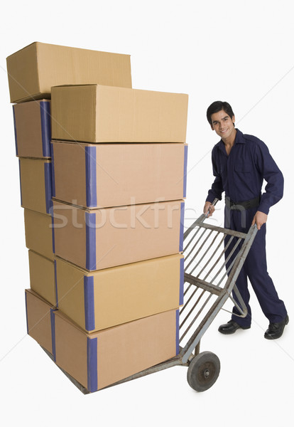 [[stock_photo]]: Carton · cases · main · camion · homme