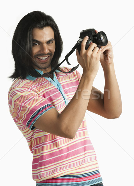 Foto stock: Fotógrafo · toma · Foto · cámara · digital · hombre · sonriendo