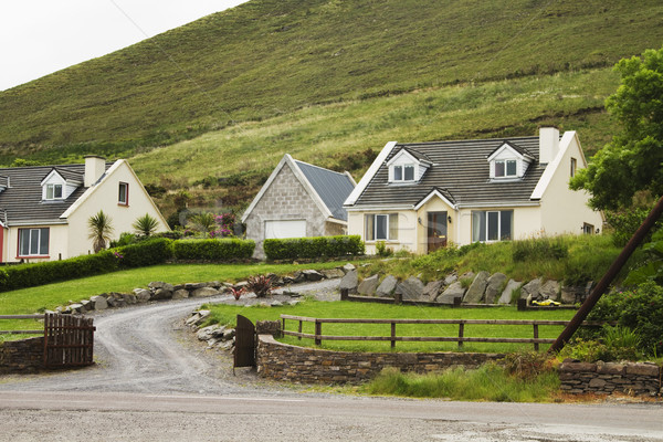 [[stock_photo]]: Maisons · village · anneau · république · Irlande · herbe