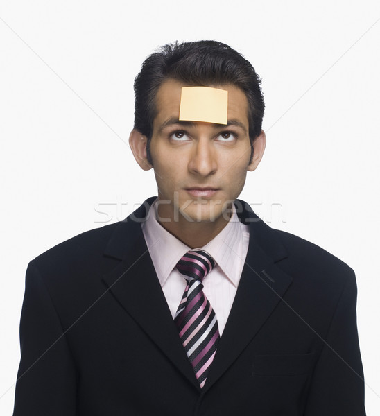 üzletember néz öntapadó jegyzet homlok üzlet férfi Stock fotó © imagedb