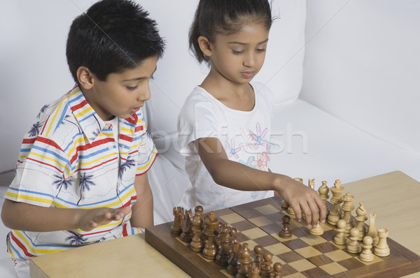Ragazzo ragazza giocare scacchi ragazzi sport Foto d'archivio © imagedb