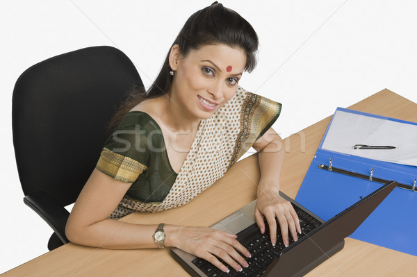 Işkadını çalışma dizüstü bilgisayar ofis kadın tablo Stok fotoğraf © imagedb