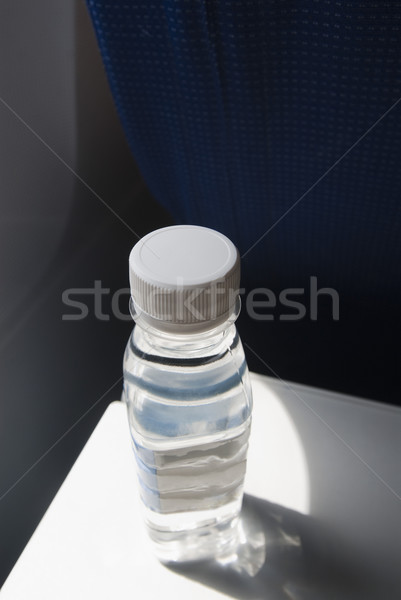 Une bouteille d'eau siège plateau avion new delhi Inde [[stock_photo]] © imagedb