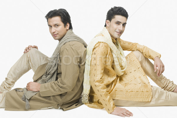 Zwei Männer Sitzung zurück lächelnd Freundschaft Fotografie Stock foto © imagedb