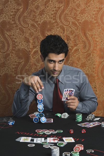 赌博男人图片