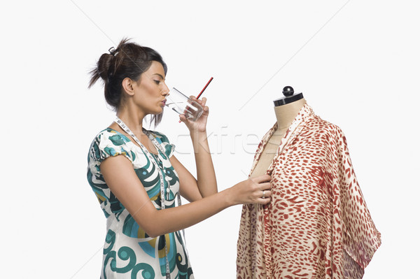 Weiblichen Mode Designer Kleid Schaufensterpuppe Trinkwasser Stock foto © imagedb
