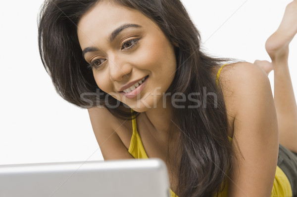 Nő dolgozik laptop internet fiatal gyönyörű Stock fotó © imagedb