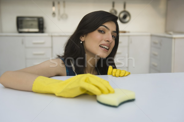 Nő takarítás konyhapult szivacs ház mosolyog Stock fotó © imagedb
