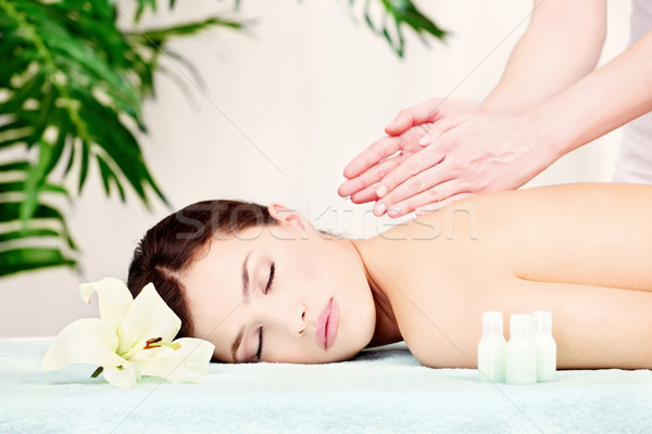 Mulher ombro massagem mulher bonita desfrutar de volta Foto stock © imarin