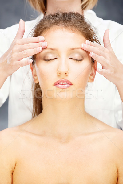 Femme tête massage jolie femme traitement visage [[stock_photo]] © imarin