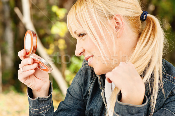 Mulher cabelo espelho loiro ao ar livre sorrir Foto stock © imarin