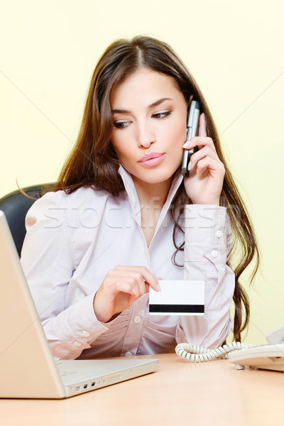 Téléphone jolie femme parler carte de crédit regarder Photo stock © imarin