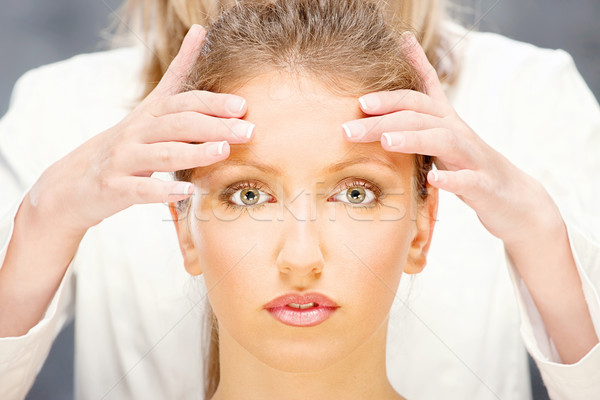 Mulher cabeça massagem mulher bonita tratamento cara Foto stock © imarin