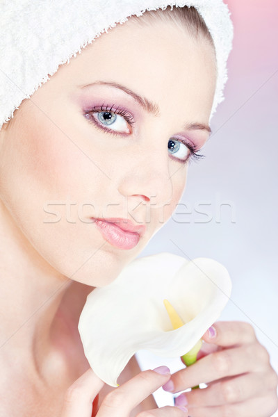 Stockfoto: Mooie · vrouw · handdoek · witte · bloem · hoofd · vrouw