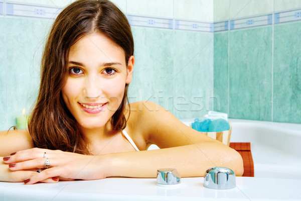 Donna vasca da bagno giovani bruna faccia bellezza Foto d'archivio © imarin