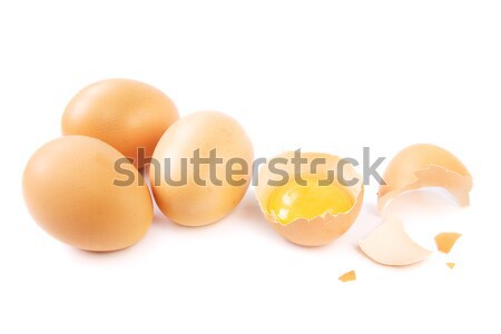 Huevos blanco marrón uno huevo roto Foto stock © IngaNielsen
