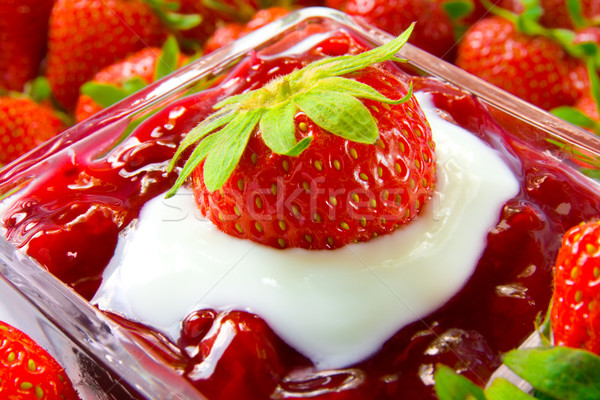 Aardbei dessert aardbeien Rood vruchten Stockfoto © IngaNielsen