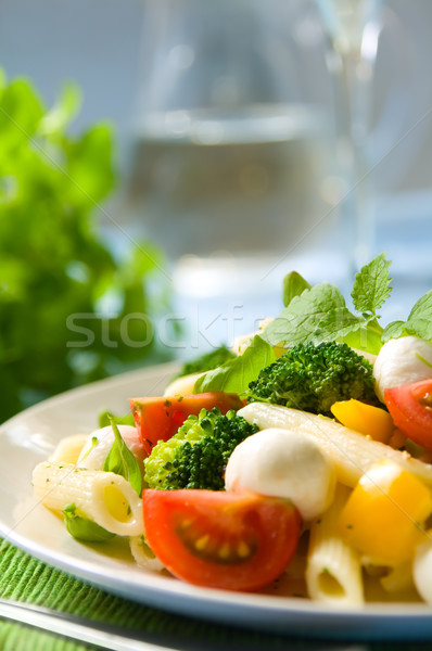 Paste salată branza mozzarella colorat brânză Imagine de stoc © IngaNielsen
