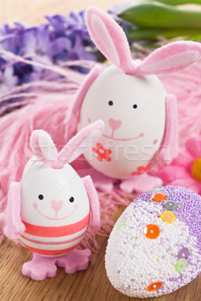 Paşti iepure ou decorare floare pană Imagine de stoc © IngridsI
