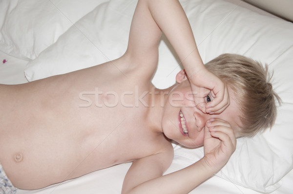 Adorable drôle somnolent blond garçon lit [[stock_photo]] © inxti