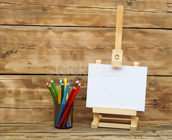 Holz Staffelei sauber Papier farbenreich Bleistifte Stock foto © inxti