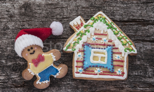 Turta dulce cookie-uri Crăciun masa de lemn făcut în casă om Imagine de stoc © inxti